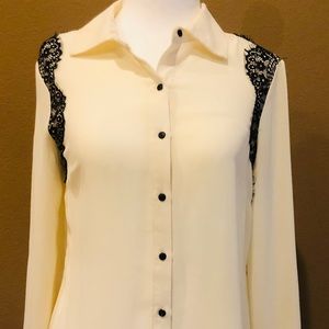 Gianni Bini beautiful black lace trimmed blouse